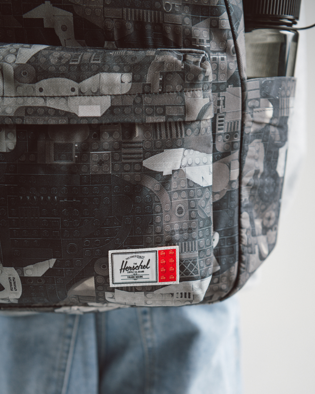 Lego® Herschel™ - Mochila Classic XL – Peças Abstratas Preto 5010424